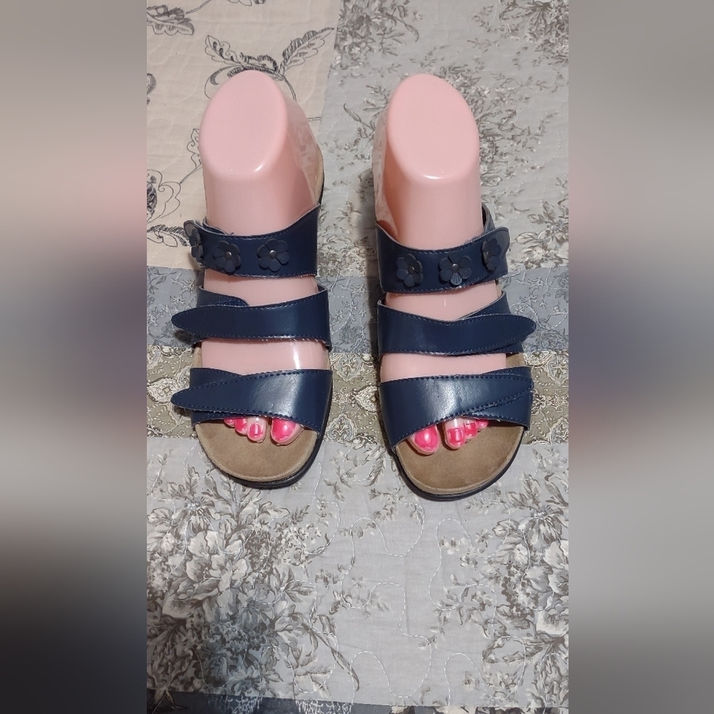 Nicole sandals shoes for women size 7 useld good condition